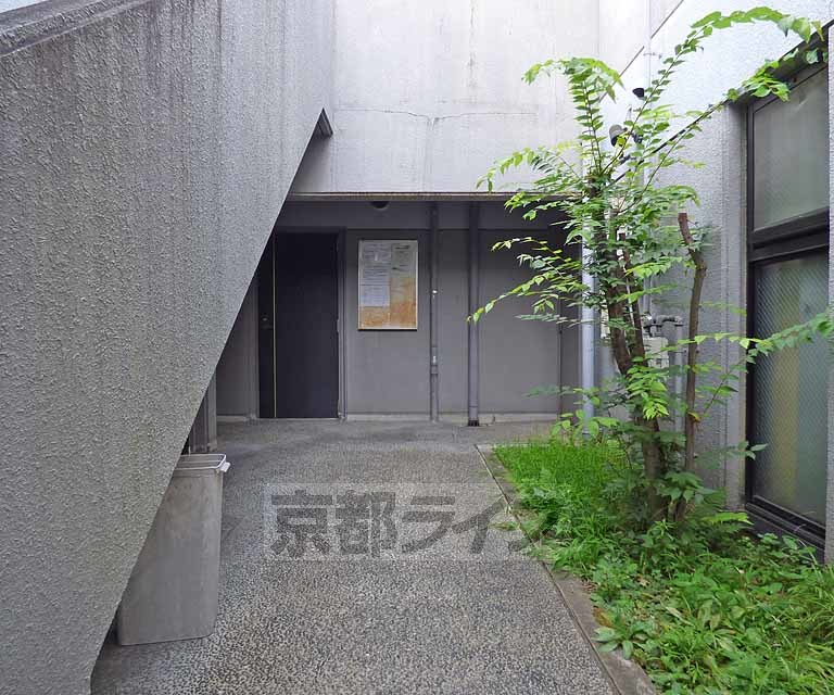 【京都市左京区松ケ崎堂ノ上町のマンションのロビー】