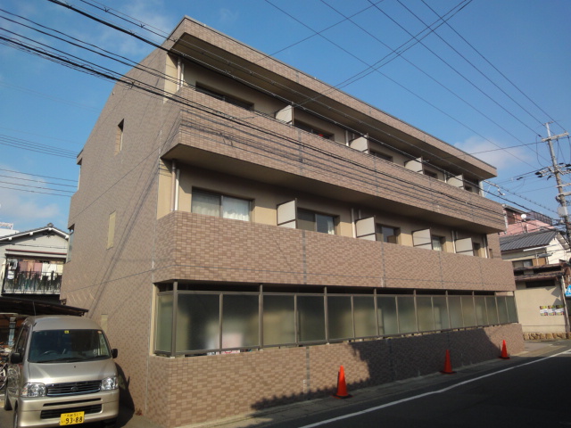 【カサコモーダ東野の建物外観】