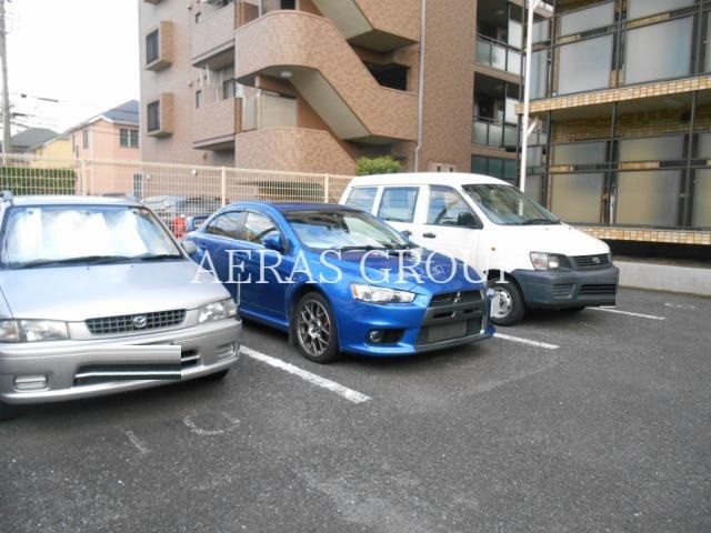 【市川市新井のマンションの駐車場】