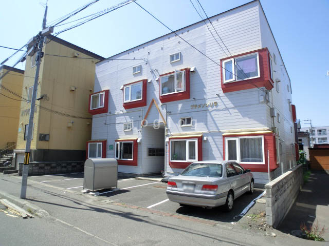 【札幌市白石区栄通のアパートの駐車場】