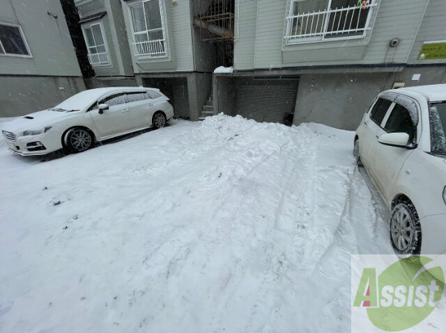 【札幌市東区北三十六条東のアパートの駐車場】