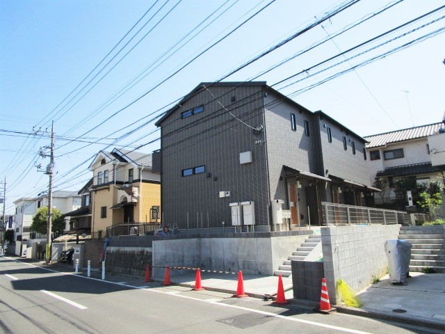 町田市小川のアパートの建物外観