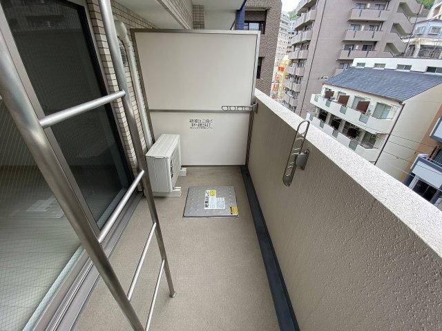 バルコニー　暖かな日差しのふりそそぐバルコニー