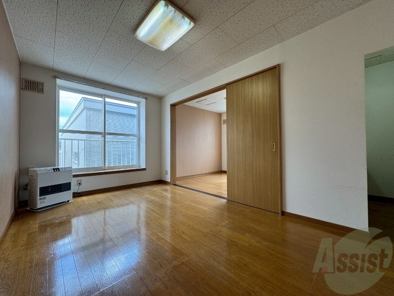 居室・リビング　広くてキレイなお部屋が広がっていて、充実した生活が送れそう。
