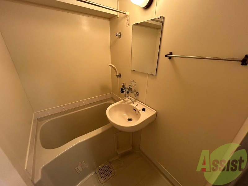 バス・シャワールーム　ユニットバスです。疲れを癒すのに欠かせませんね！