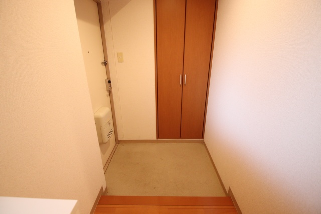 玄関　※別部屋の参考写真の為、現状優先です。