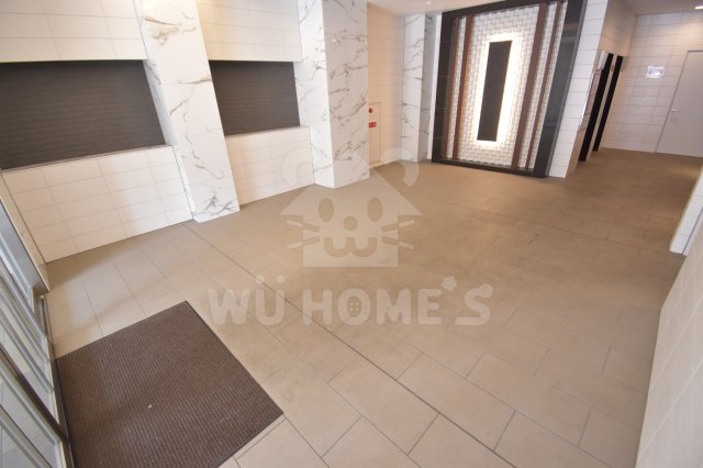 エントランス　落ち着いたエントランスです