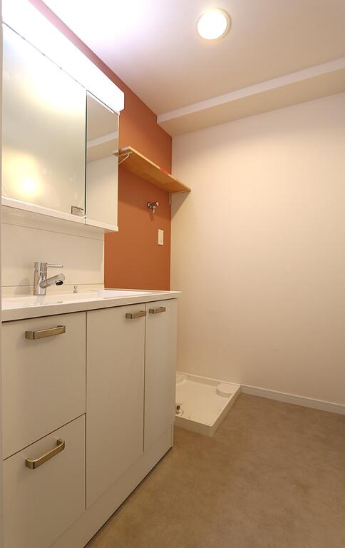 洗面設備　収納力の高い洗面台を採用