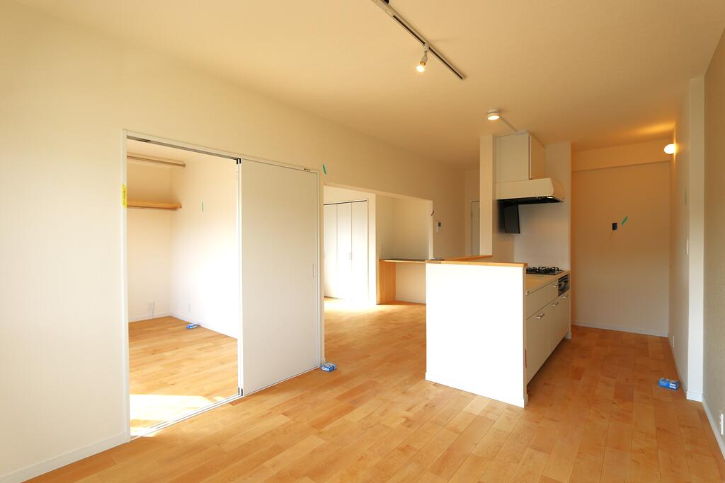 居室・リビング　温かい雰囲気のリビング