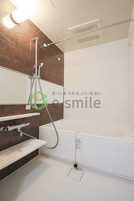 バス・シャワールーム　落ち着いた空間のお風呂です