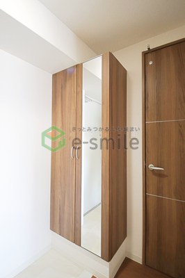 玄関　収納もある玄関です