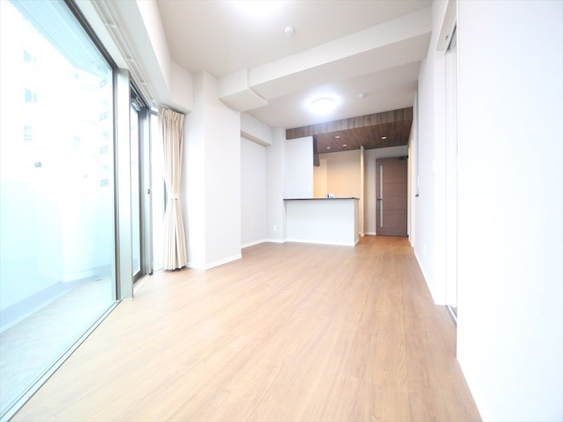 居室・リビング　ＬＤＫ14帖　カウンターキッチン　エアコン完備　バルコニー