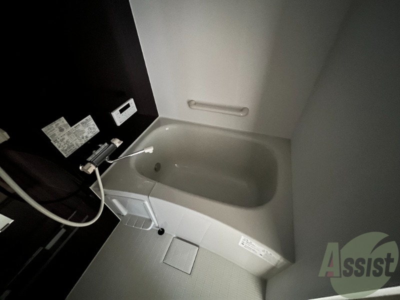 バス・シャワールーム　お風呂は嬉しい追い焚き機能付きになります