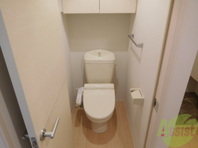 トイレ　トイレ上部収納付き以外に便利ですよー