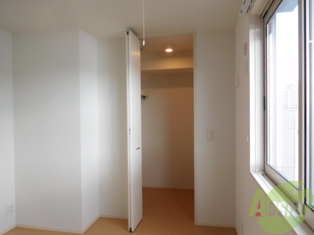 収納　ウォークインクローゼットたっぷり収納です