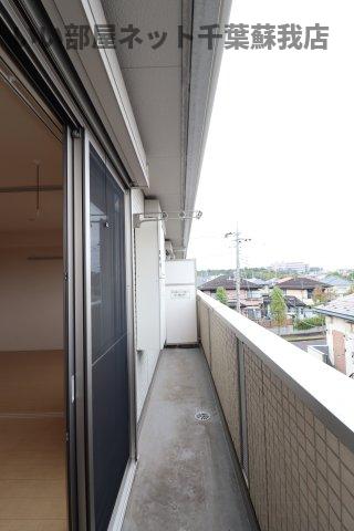 バルコニー　洗濯物もよく乾きそうな、陽当たり良好なバルコニーです！