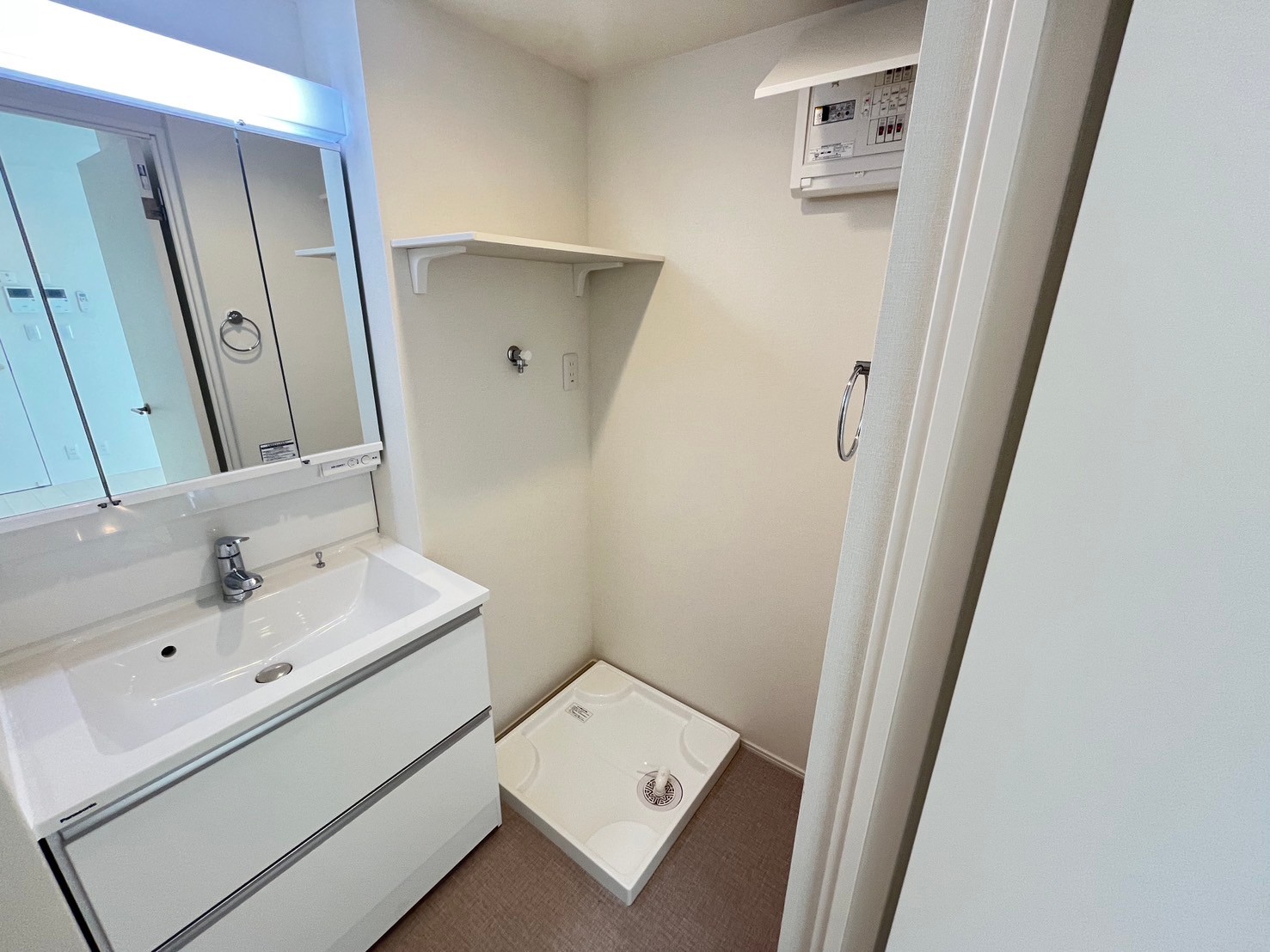 洗面設備　※モデル写真となります。