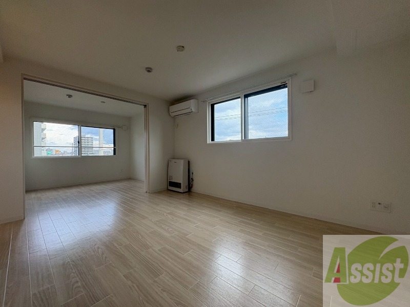 居室・リビング　広々としたリビングですね。使い勝手がよさそうですね！