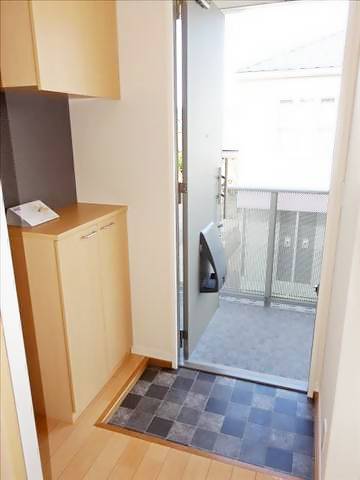 玄関　下駄箱付きの玄関です。