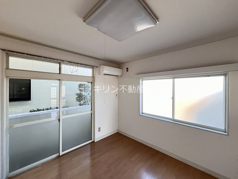 居室・リビング　同建会社同モデル。