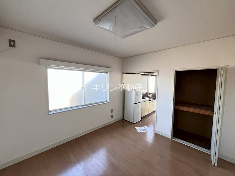 収納　同建会社同モデル。床材及び建具の色や設備等は実際の室内にてご