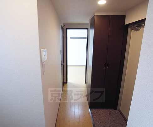 玄関　大きなシューズボックス付き