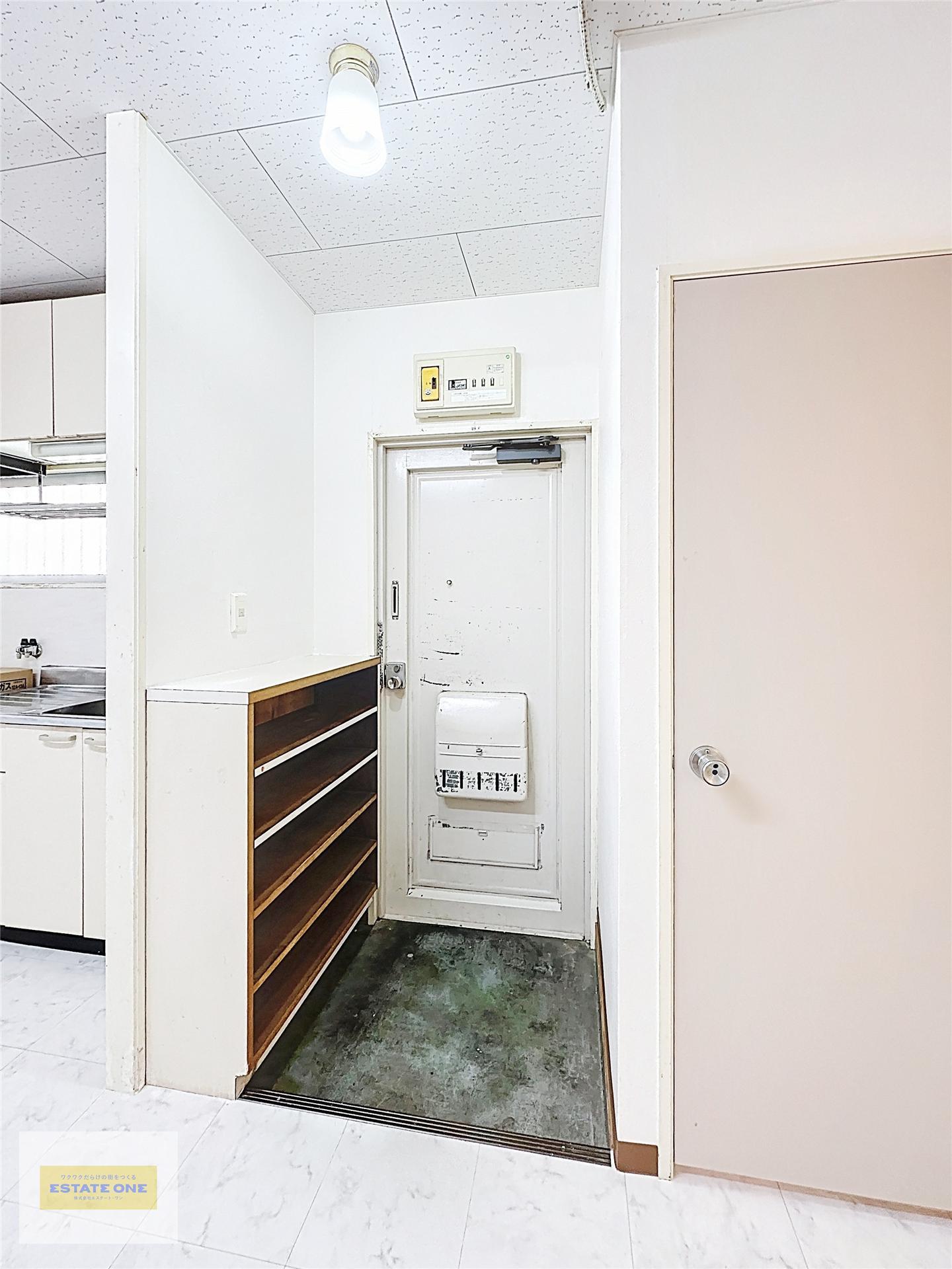 玄関　シューズボックス付きの玄関です