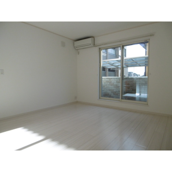 居室・リビング　明るいリビング