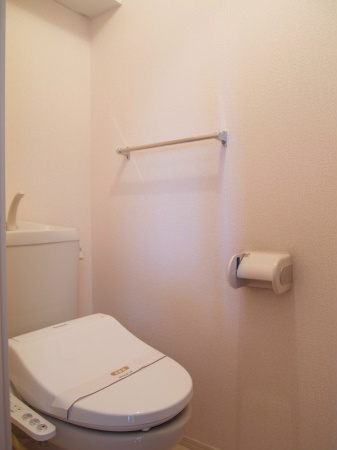 トイレ　温水洗浄暖房便座です。