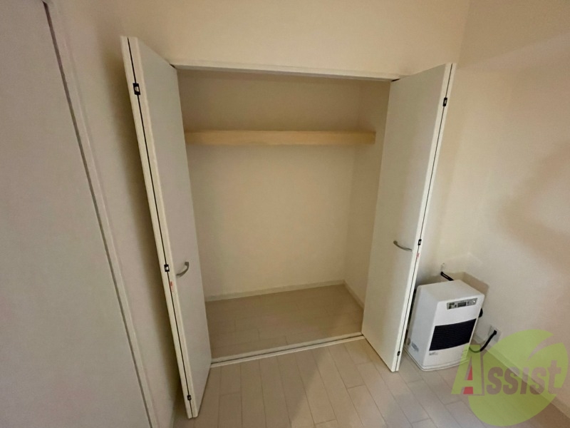 収納　寝室にあったクローゼット。荷物がたくさんあっても大丈夫。