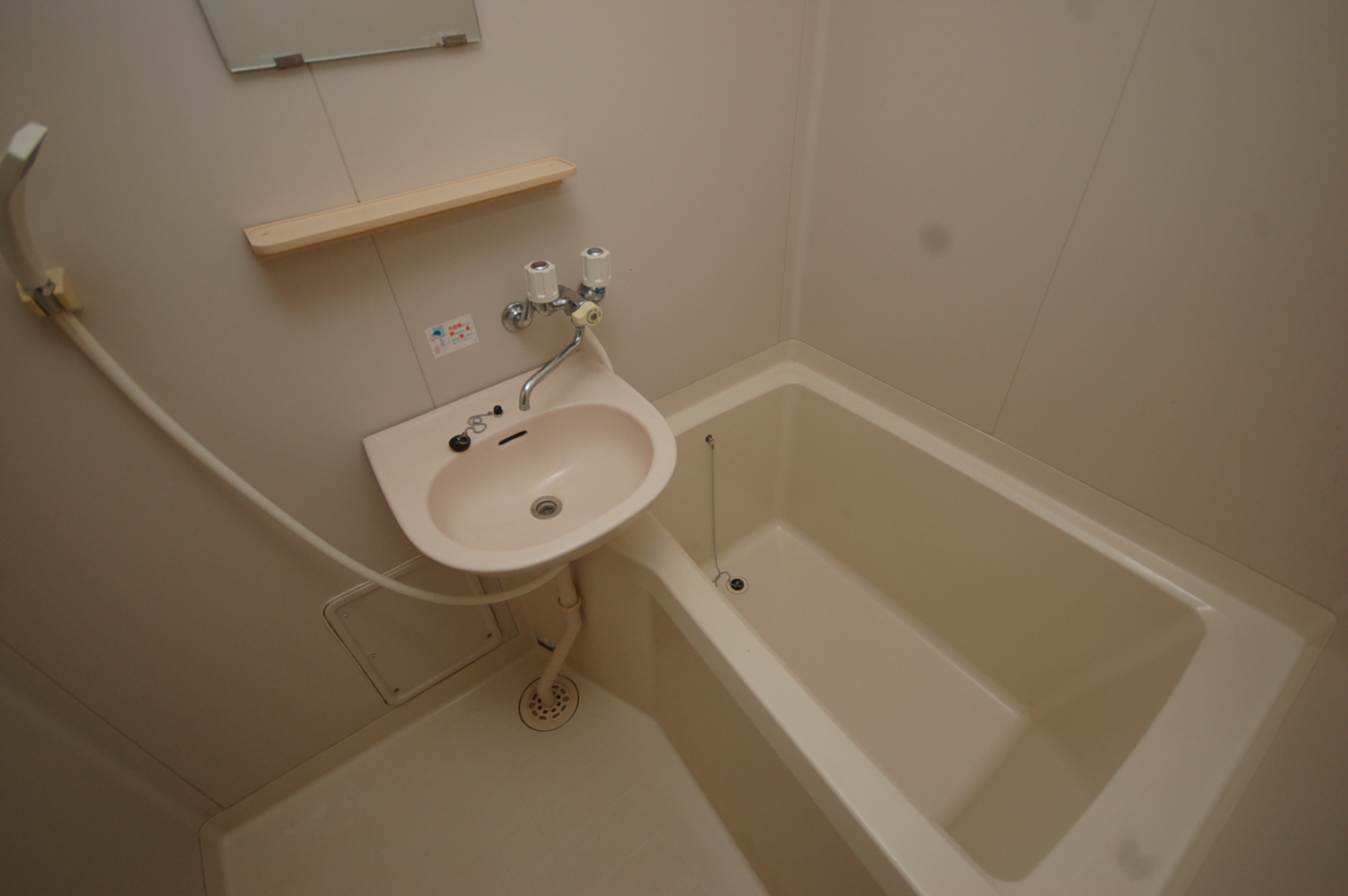 バス・シャワールーム　洗面ボール付（101号室写真）