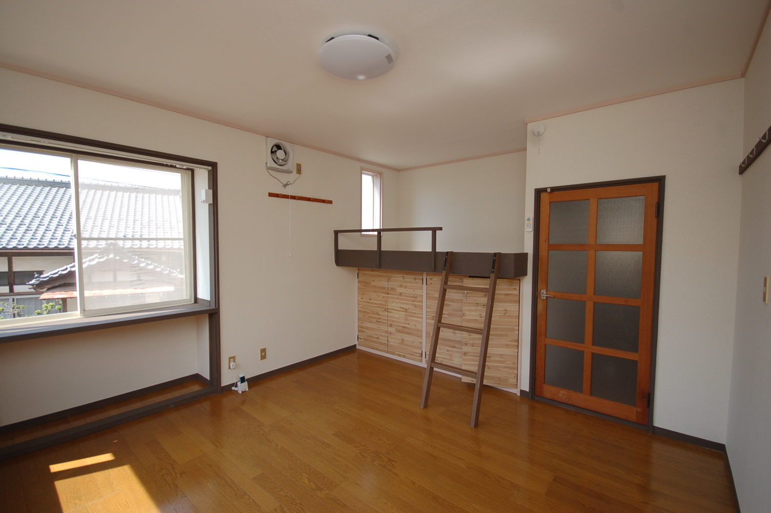 居室・リビング　ロフトあります（101号室写真）