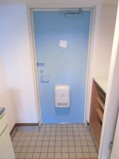 玄関　シューズＢＯＸ完備　明るい玄関