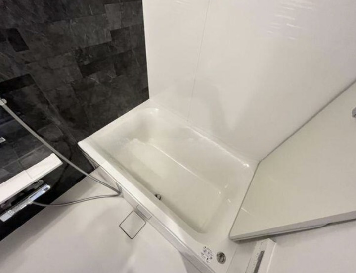 バス・シャワールーム　落ち着いた空間のお風呂です