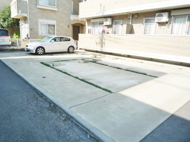 駐車場　敷地内駐車場（要空き確認）