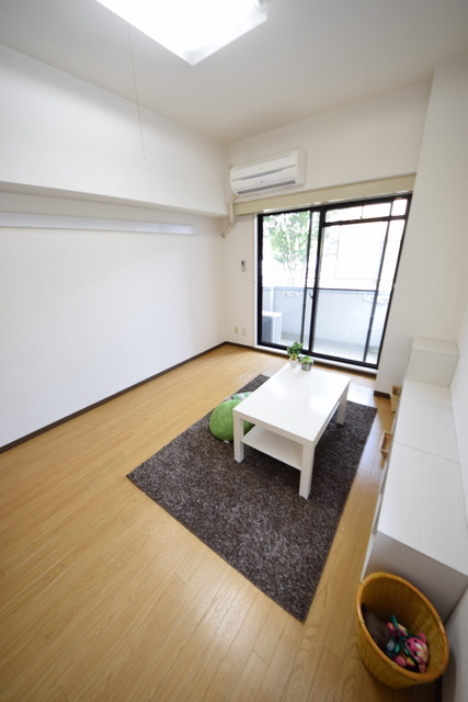 居室・リビング　モデルルームの写真です