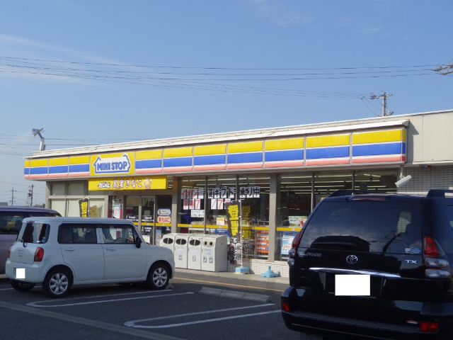 コンビニ　ミニストップ津県総合文化センター前店（コンビニ）まで332m