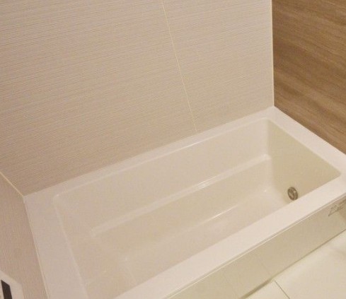 バス・シャワールーム　コンパクトで使いやすいお風呂です