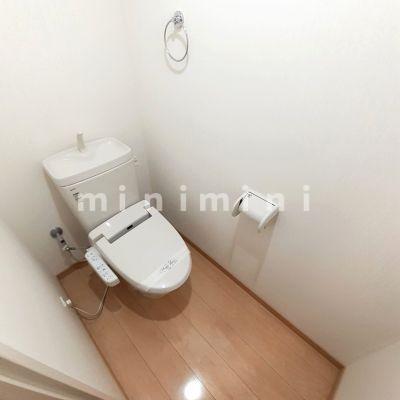 トイレ　※写真は別号室のものですので現状優先とさせていただきます