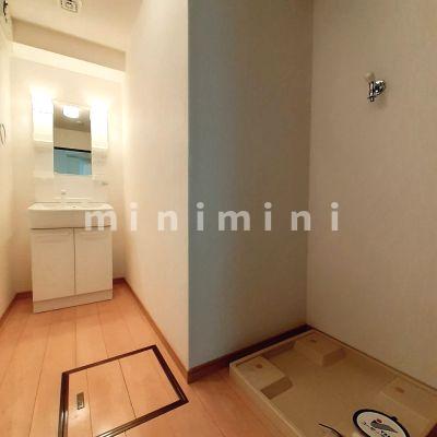 洗面設備　※写真は別号室のものですので現状優先とさせていただきます