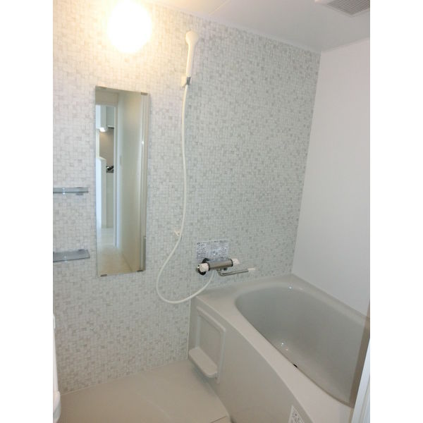 バス・シャワールーム　広いお風呂で1日の疲れを癒してください！