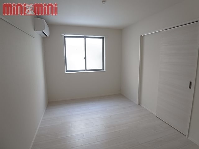 居室・リビング　明るい洋室ですよ