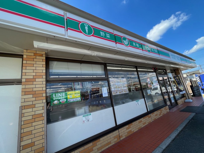 コンビニ　ローソンストア100入間下藤沢店（コンビニ）まで230m