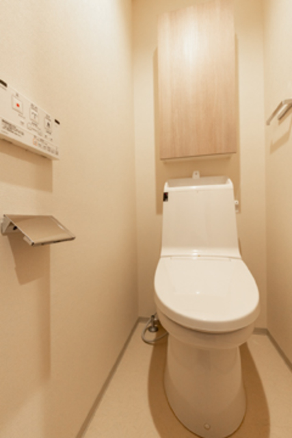 トイレ　※写真は同タイプ住戸です。
