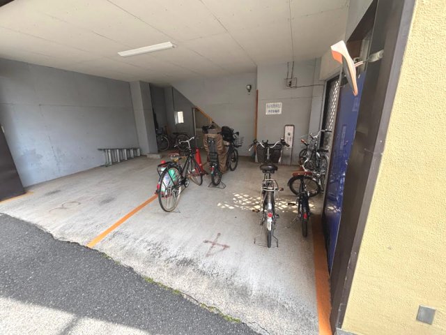 エントランス　ゆとりのあるエントランスです