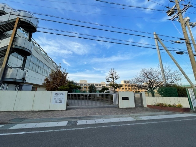 中学校　豊山町立豊山中学校（中学校）まで1068m