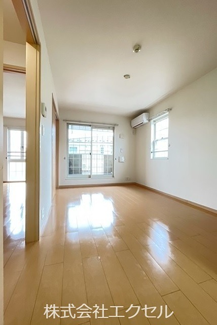 居室・リビング　明るいリビングです。