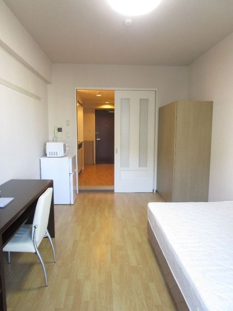 居室・リビング　★家具付きバージョンの洋室です★