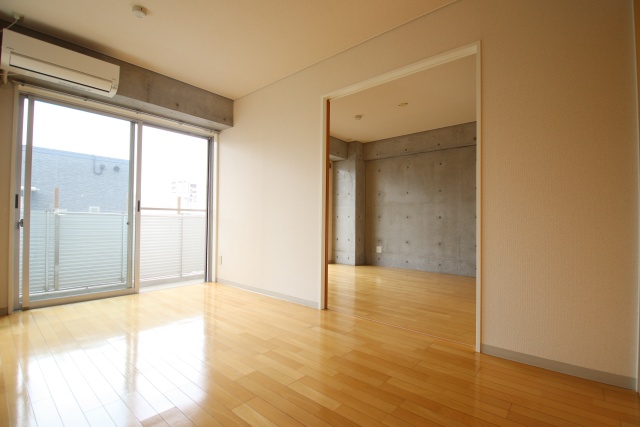 居室・リビング　同タイプ別室の参考写真です。※現況優先