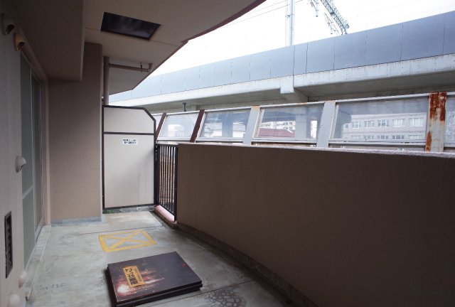 バルコニー　バルコニー（イメージ写真）